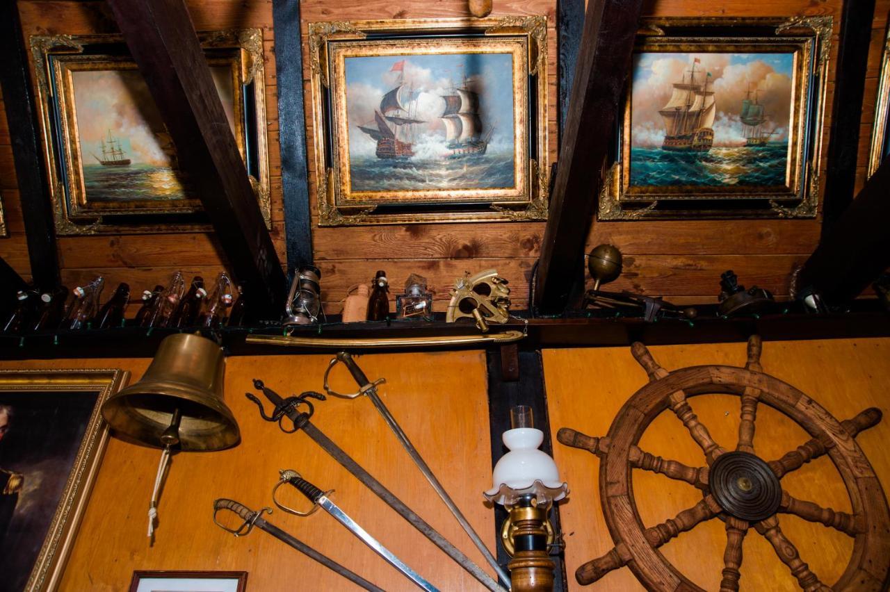Villa & Restaurant Admiral Nelson Hel Extérieur photo